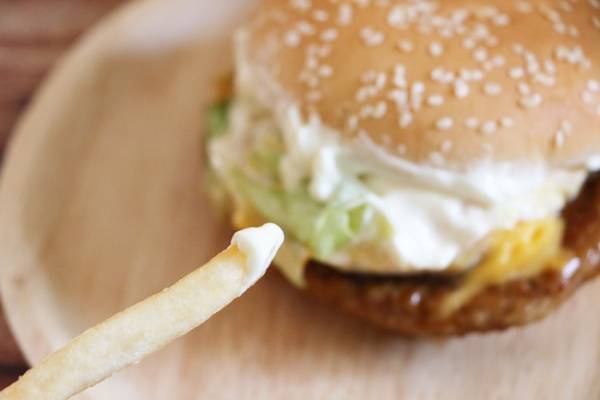 【マクドナルド】期間限定春の新作が超おいしいと話題！映えドリンクや無料でできる裏技も♡