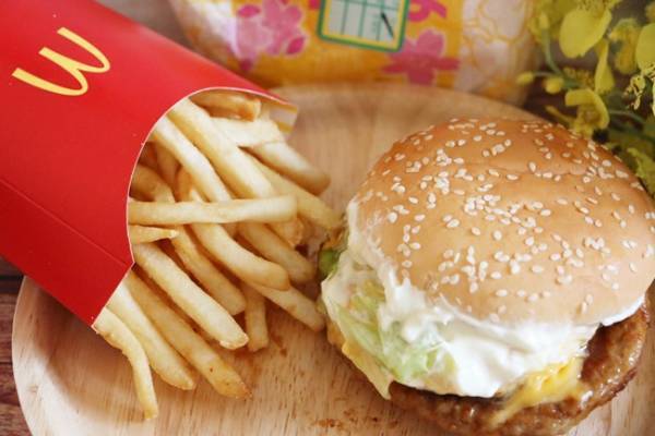 【マクドナルド】期間限定春の新作が超おいしいと話題！映えドリンクや無料でできる裏技も♡