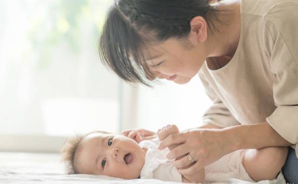 水道水はいつから飲ませてOK？赤ちゃん用洗剤の卒業時期は？ママが悩みがちな赤ちゃんのお世話3選！