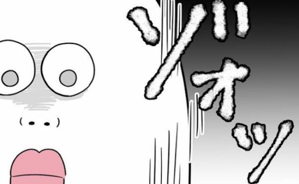 「…ねぇ」ぞわぁぁぁ。背後に立っていた人物を見て震撼！＜怪しいお客さま＞