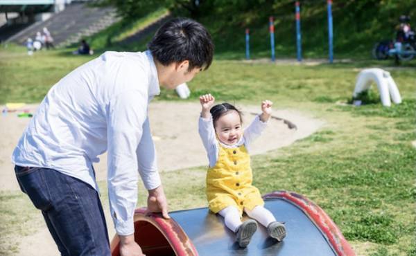「パパ、子どもを見ていてね！」の正解とは！？ママ達のリアルな声！パパの子育てのやりがちNGとは？