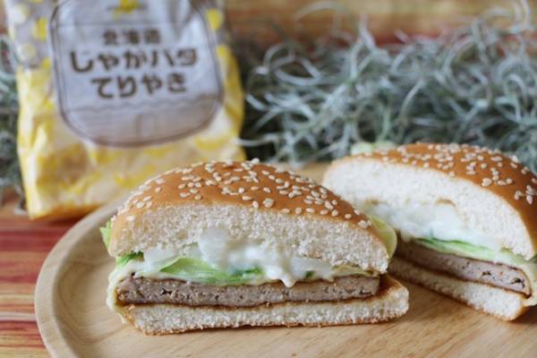 【マクドナルド】大人気商品のご当地新作が話題！あわせて試したい無料でできる裏技も♡