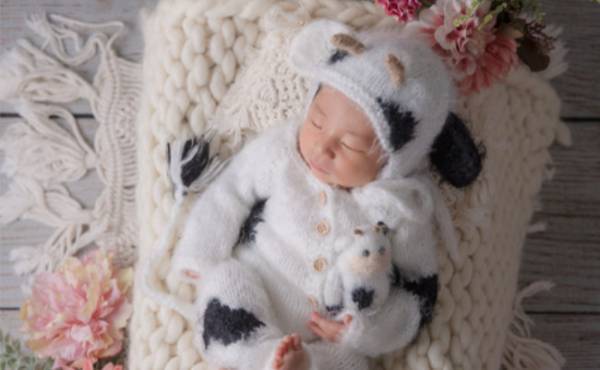 ニューボーンフォトって本当に危険なの！？ 安全に撮影するために注意すべきポイントとは……