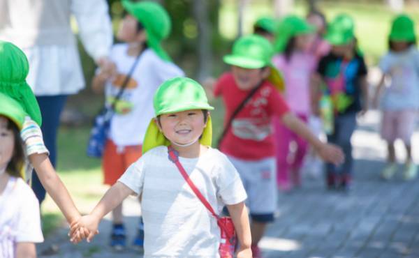 「そんな事故が！？」「怖い…」消費者庁の注意喚起に激震！子どもに言い聞かせたい水筒の危険性