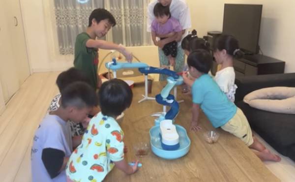 92万回再生！パパ不在中の子ども10人！そうめんの意外なアレンジ法に「まねしたい」の声！