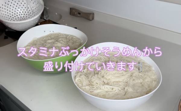 92万回再生！パパ不在中の子ども10人！そうめんの意外なアレンジ法に「まねしたい」の声！