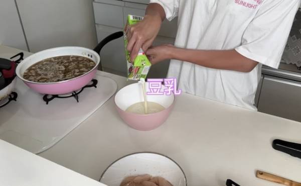 92万回再生！パパ不在中の子ども10人！そうめんの意外なアレンジ法に「まねしたい」の声！