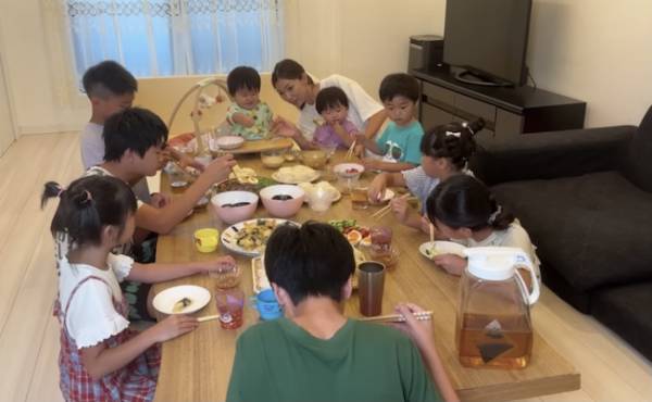 92万回再生！パパ不在中の子ども10人！そうめんの意外なアレンジ法に「まねしたい」の声！