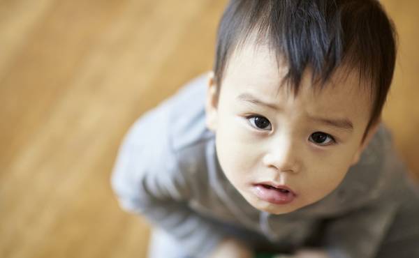 パパの対応が神でした…！イヤイヤ期で「寝たくない」状態の子どもにかけた、予想外の言葉とは？