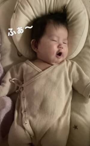 62万回再生！寝起きの赤ちゃんがママを見つけた瞬間の意外な表情に「可愛すぎる」「癒し」の声多数！