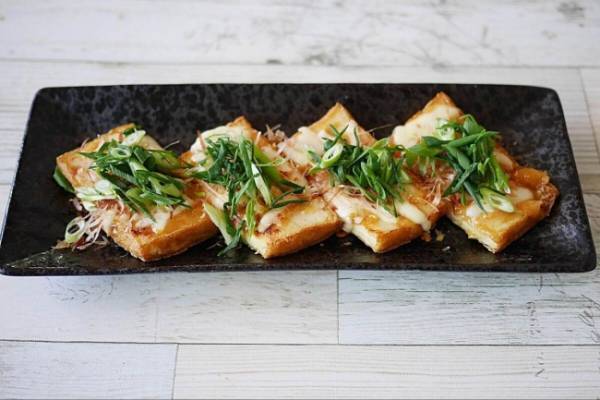 【厚揚げでご飯をかきこめるなんて！】「厚揚げのウマすぎる食べ方」みそ×チーズは最高！
