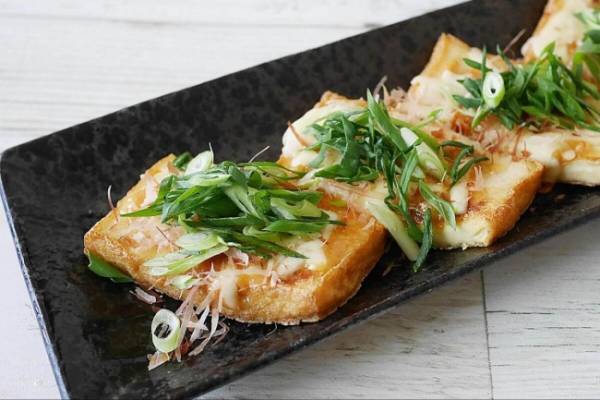 【厚揚げでご飯をかきこめるなんて！】「厚揚げのウマすぎる食べ方」みそ×チーズは最高！