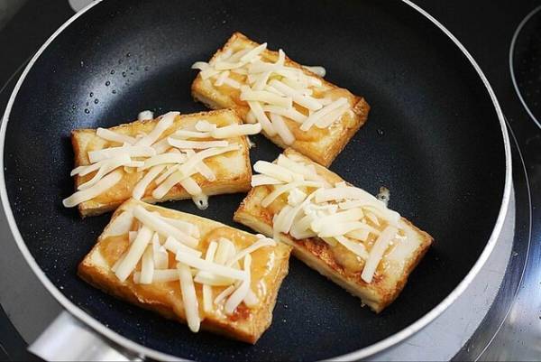 【厚揚げでご飯をかきこめるなんて！】「厚揚げのウマすぎる食べ方」みそ×チーズは最高！