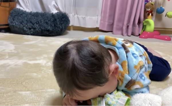 59万回再生！大好きなパパを見るとまさかの反応をしてしまう赤ちゃんの姿が「可愛すぎる」と話題！