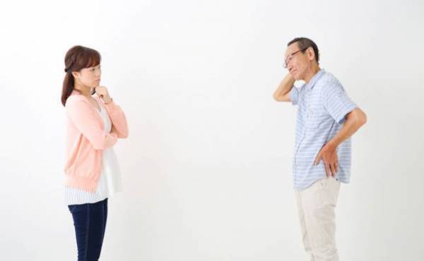 「もう口出ししないでほしい…」過干渉な義父との関係に困惑！本音をはっきり本人に伝えてみた結果！？