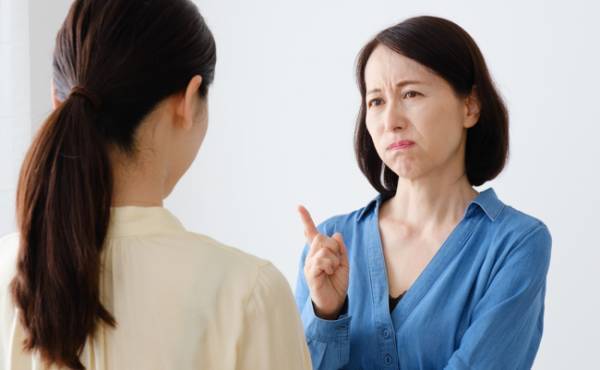 「節約して！」妊娠中、実母の小言がストレスに…里帰りする前に伝えておけばよかったこと【体験談】