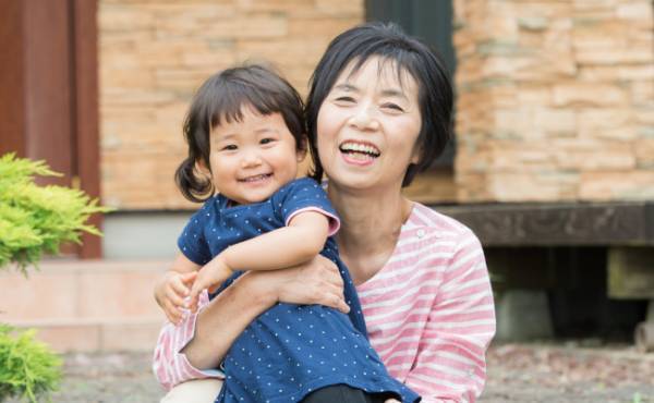 「家では話すのに…」極度の人見知りな娘、1歳半健診で言葉が出ず…⇒焦っていると意外な救世主が！？