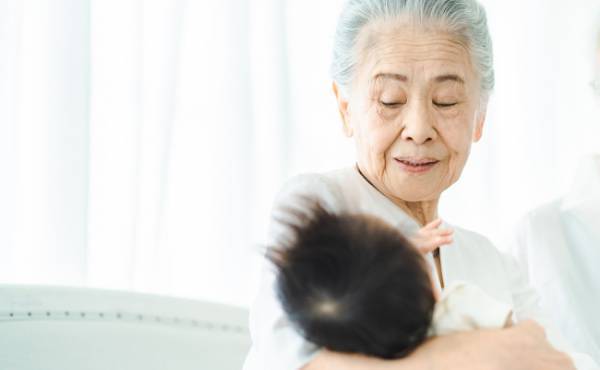「みんな手伝ってね」素直に伝えてよかった…→90歳の祖母も！家族総出で双子育児に臨んだ結果！？