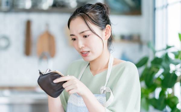 夫から生活費をもらえない…レシートは全部チェック！？「経済的DV」の被害に遭ったママたちの声