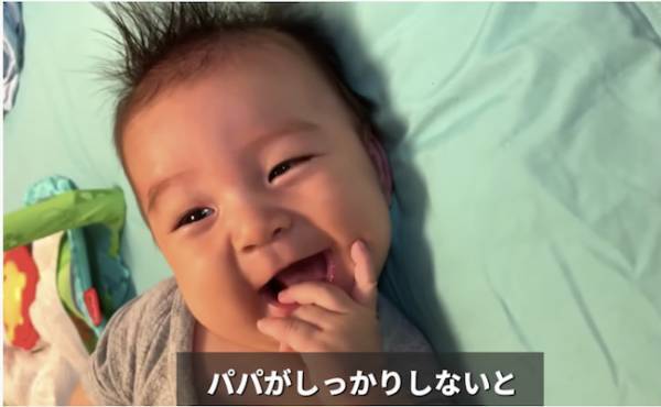 10万回再生！50歳のシンパパ、赤ちゃんが発熱してパニックに…！？奮闘する姿に応援の声多数！