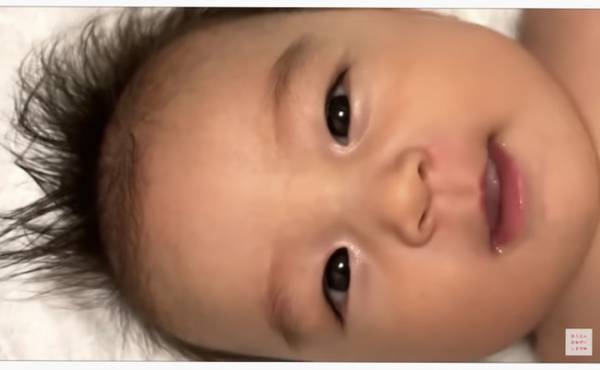 10万回再生！50歳のシンパパ、赤ちゃんが発熱してパニックに…！？奮闘する姿に応援の声多数！