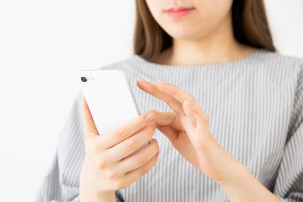 「なんで返事くれないの？」頻繁に連絡してくるママ友→返信をやめたら、怒りの表情で詰め寄られ…！？