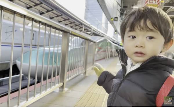 124万回再生！新幹線が大好きな男の子♡神対応に感激！清掃員さんからのまさかのサプライズとは！？