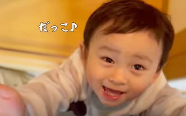 【19歳差の姉弟】151万回再生！姉に叱られて…あからさまに落ち込む素直な1歳児がキュートすぎ♡