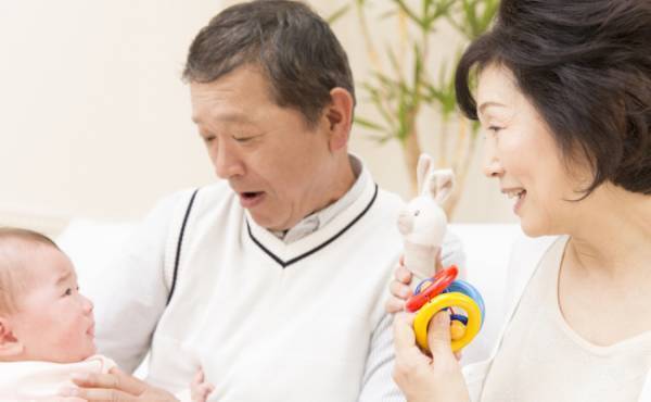 「勝手に食べさせないで！」子育ての知識が古いままの義両親にヒヤヒヤ。理解してもらうためには…？