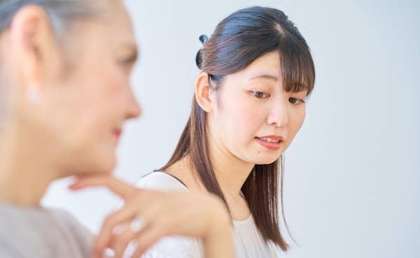 孫が生まれてもマイペースな義母…⇒「怖っ！」義実家に行くととんでもない物が床に置かれていて！？