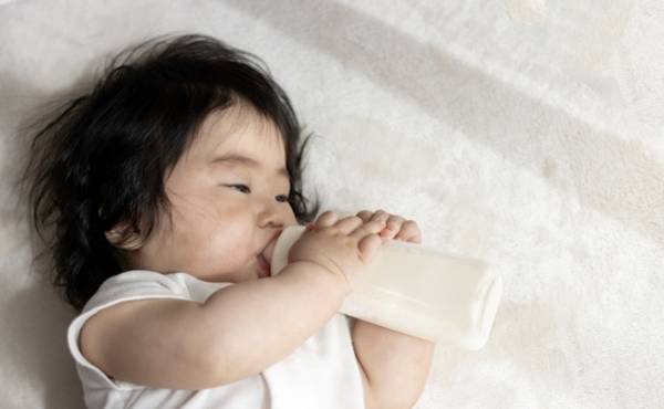 「1歳になったらやめたほうがいいの！？」ママが迷いがちな育児のNG・OKとは？【助産師が解説】