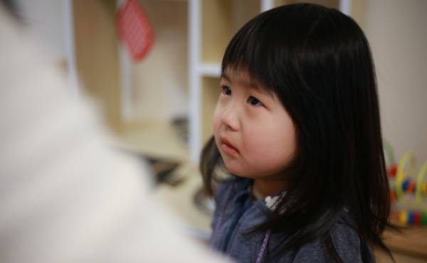 「月曜日は幼稚園に行きたくない」と打ち明けた娘⇒理由に驚愕！週末の過ごし方がコンプレックスに！？