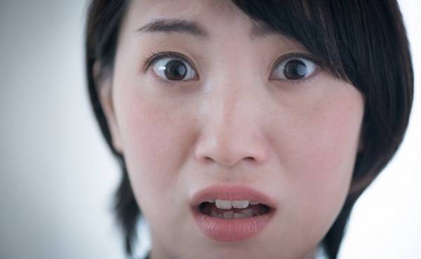 「周りの視線が痛い…」ショッピングモールで泣いて暴れる息子。突然現れた女性が声をかけてきて！？