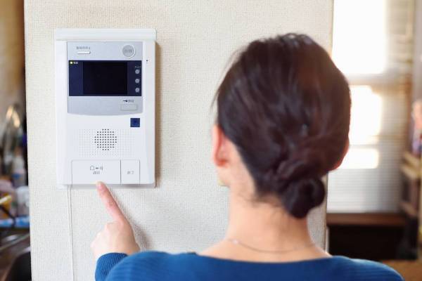 「えぇぇっ…！？」公園で知り合ったママ友の自宅へ遊びに行った私→ママ友のまさかの行動に絶句…！