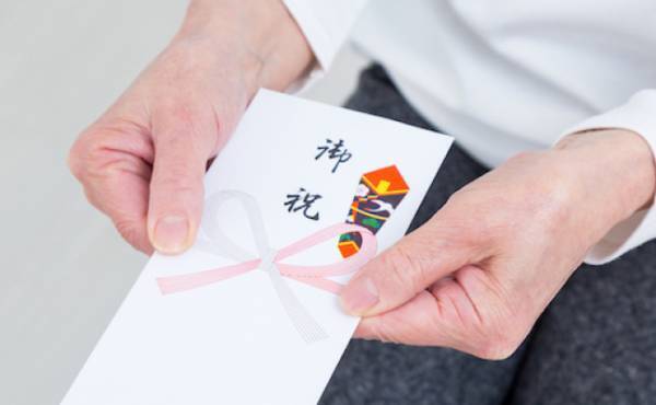 「お返しはいいからね！」産後、ご近所の老夫婦からまさかの出産祝い！思わず驚愕した中身とは！？