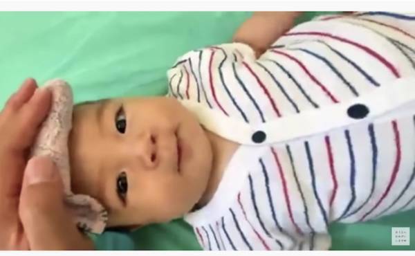 10万回再生！50歳のシンパパ、赤ちゃんが発熱してパニックに…！？奮闘する姿に応援の声多数！