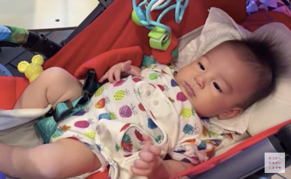 10万回再生！50歳のシンパパ、赤ちゃんが発熱してパニックに…！？奮闘する姿に応援の声多数！