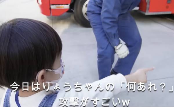 34万回再生！消防車が大好き♡好奇心旺盛な男の子が質問攻め！消防士さんによる驚きの神対応とは！？