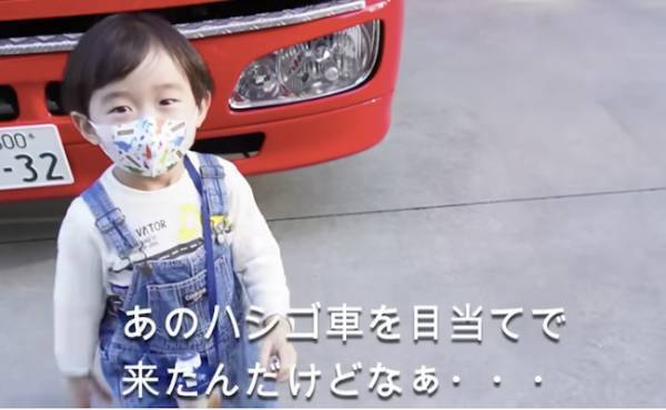 34万回再生！消防車が大好き♡好奇心旺盛な男の子が質問攻め！消防士さんによる驚きの神対応とは！？