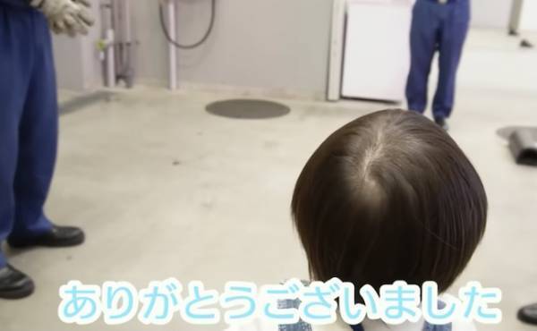 34万回再生！消防車が大好き♡好奇心旺盛な男の子が質問攻め！消防士さんによる驚きの神対応とは！？