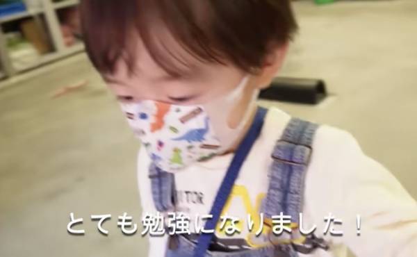 34万回再生！消防車が大好き♡好奇心旺盛な男の子が質問攻め！消防士さんによる驚きの神対応とは！？