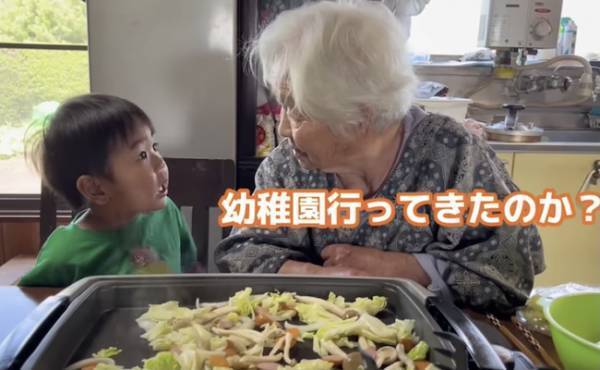 20万回再生！94歳ひいひいばあちゃん✕2歳玄孫の癒やしコラボ♡心やさしい玄孫くんの言葉に感動！