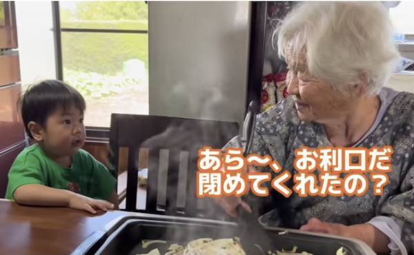 20万回再生！94歳ひいひいばあちゃん✕2歳玄孫の癒やしコラボ♡心やさしい玄孫くんの言葉に感動！