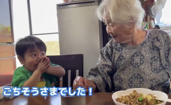20万回再生！94歳ひいひいばあちゃん✕2歳玄孫の癒やしコラボ♡心やさしい玄孫くんの言葉に感動！
