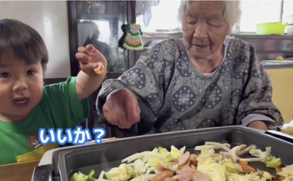 20万回再生！94歳ひいひいばあちゃん✕2歳玄孫の癒やしコラボ♡心やさしい玄孫くんの言葉に感動！