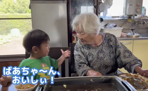 20万回再生！94歳ひいひいばあちゃん✕2歳玄孫の癒やしコラボ♡心やさしい玄孫くんの言葉に感動！