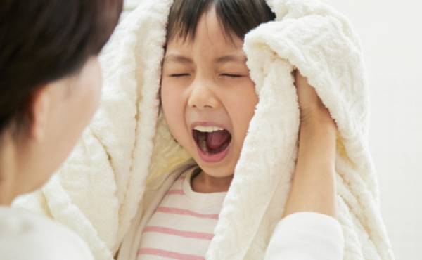 「もう嫌い！」お風呂から泣きながら飛び出してきた娘…⇒一緒に入っていた夫がありえない行為を！？