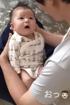 150万回再生！「おー！」「おっ♡」赤ちゃんとおしゃべりしていたパパ→思わず吹き出したワケは！？