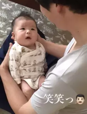 150万回再生！「おー！」「おっ♡」赤ちゃんとおしゃべりしていたパパ→思わず吹き出したワケは！？