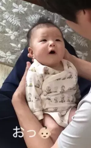 150万回再生！「おー！」「おっ♡」赤ちゃんとおしゃべりしていたパパ→思わず吹き出したワケは！？